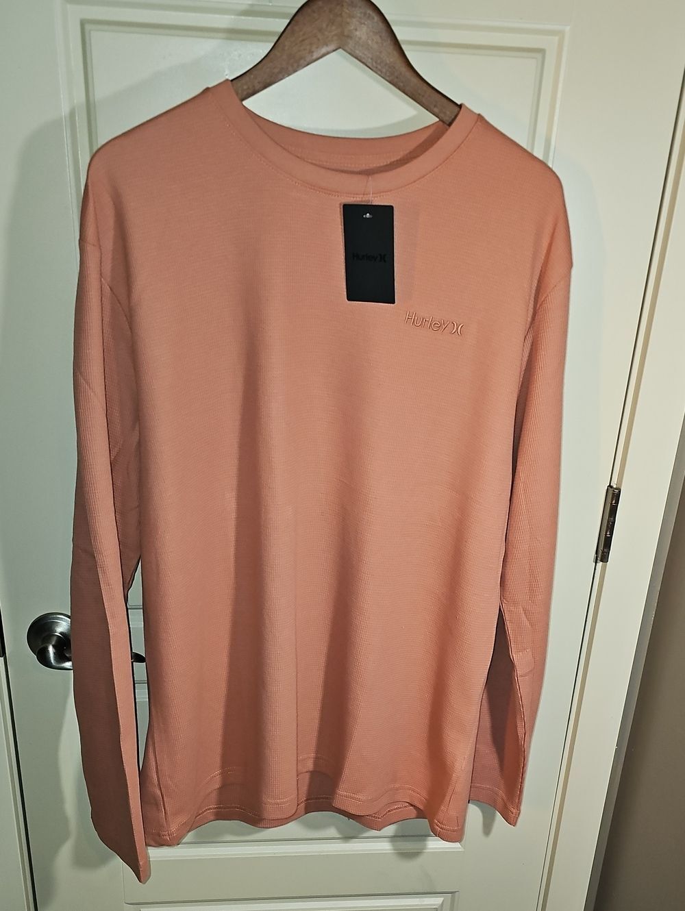 Hurley Long Sleeve Crewneck in Peach. Size XL